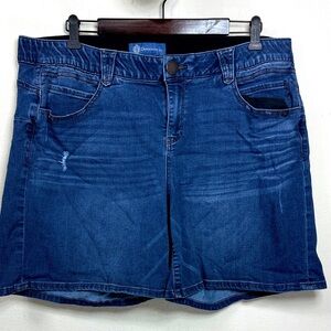 (Q2) Democracy Blue Denim Bermuda Shorts
Stretch, size 18W, plus size